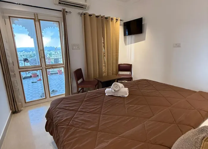 Peacock Guest House - Lake View Hotel In Udaipur
