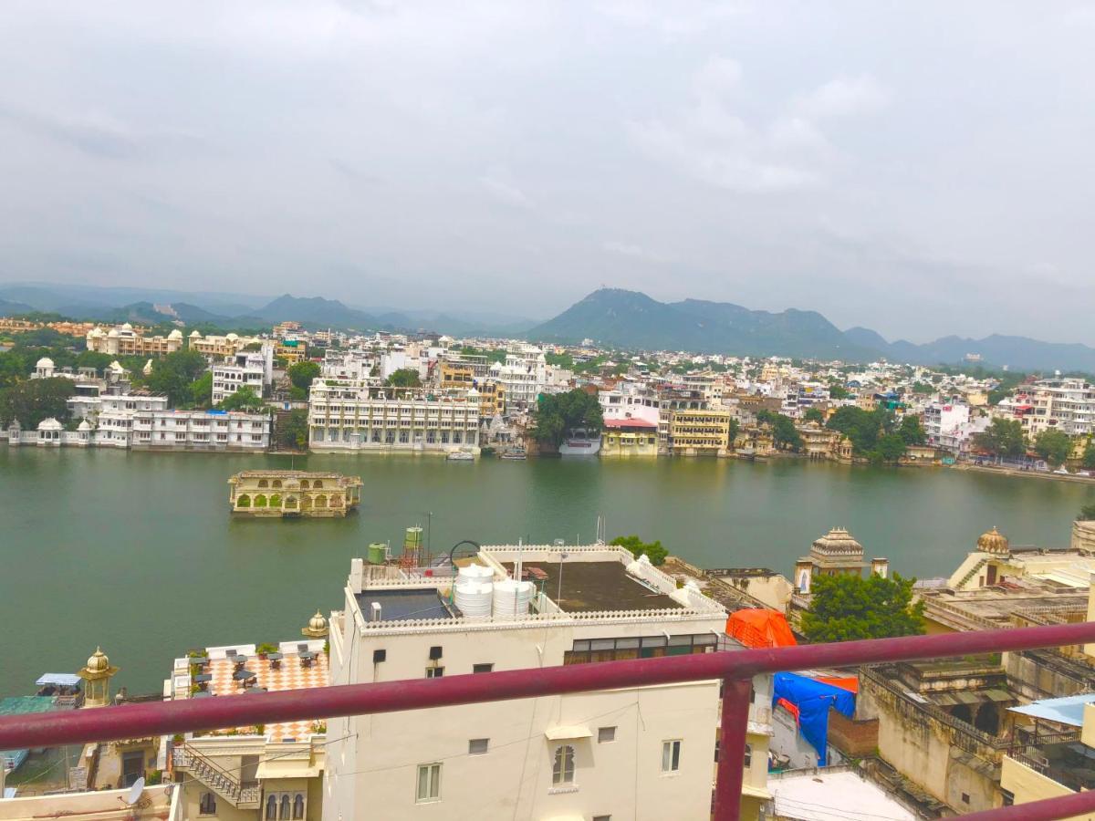 Peacock - View In गेस्ट हाउस 2*