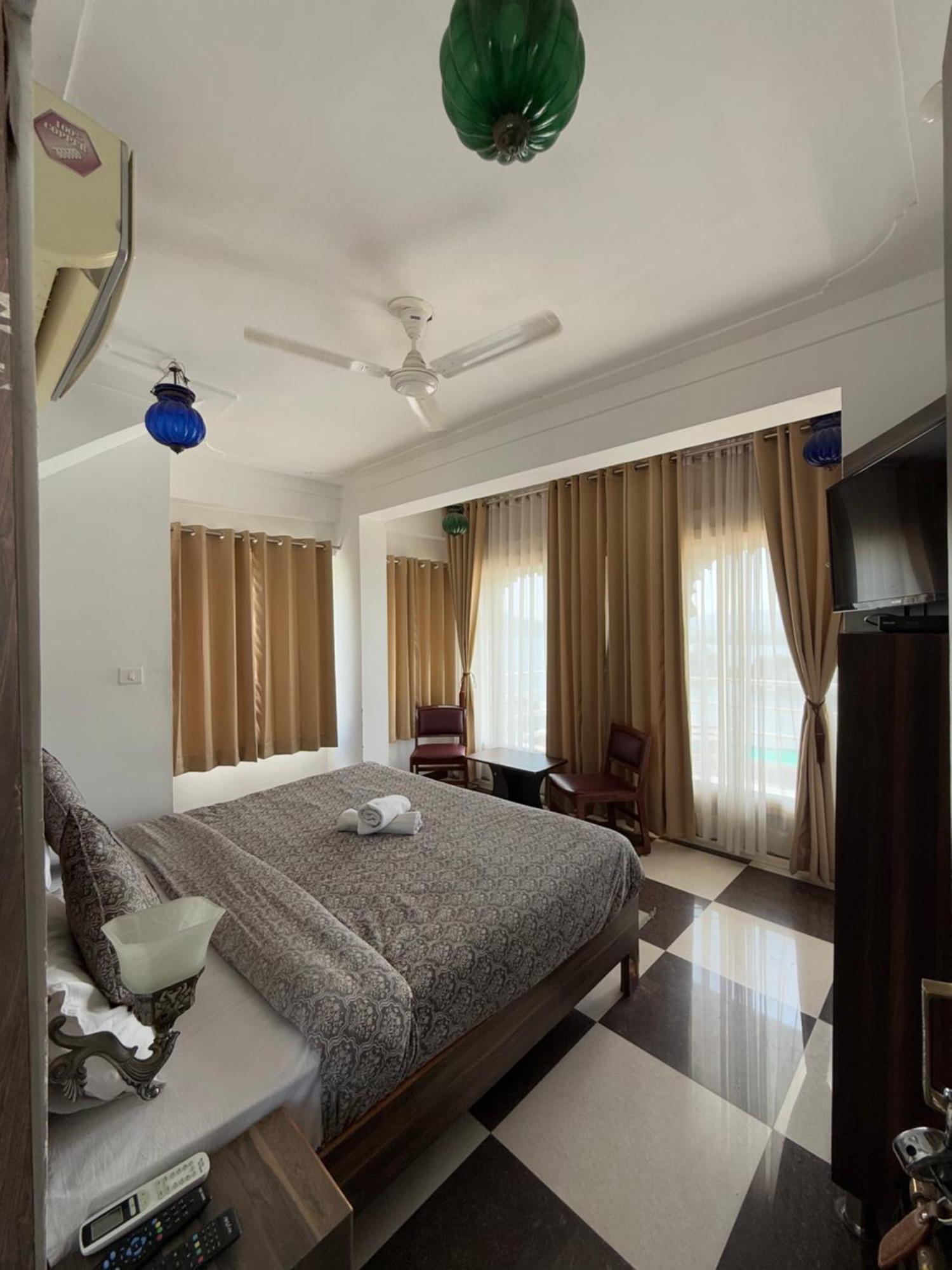 गेस्ट हाउस Peacock - View In 2*